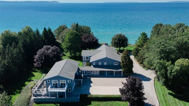 Aerial view of the estate and Lake Michigan